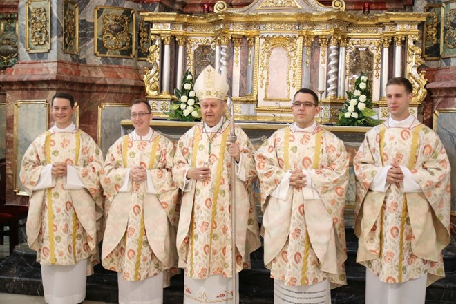 Biskup Mrzljak zaredio četvoricu novih svećenika: “Poslani ste činiti boljim svijet u kojem živimo”